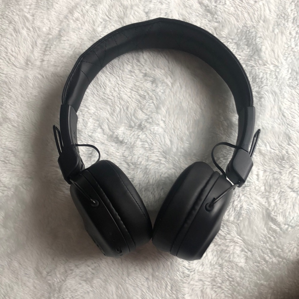 JLAB cleaned very well euc headphones